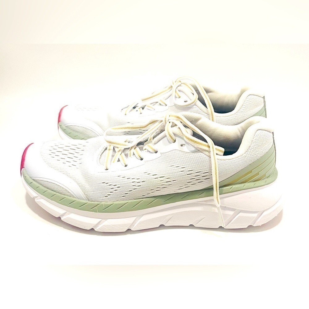 Avia Women's Athletic Shoes size 6.5 white pink fabric